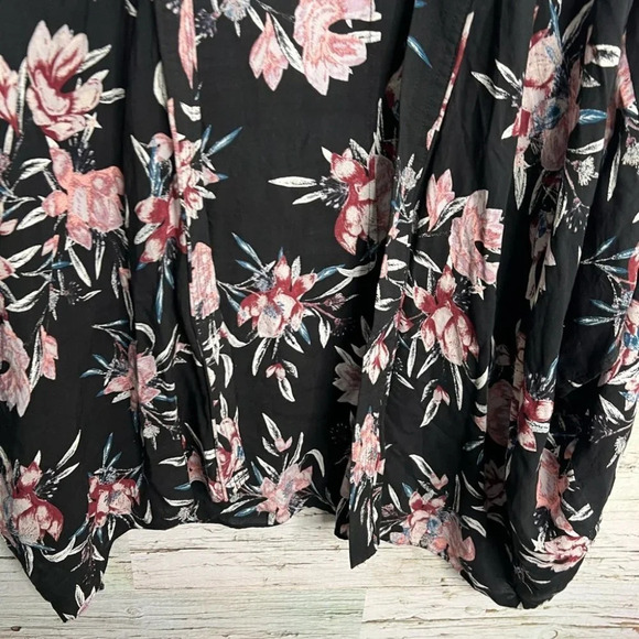 Talula Fawkner kimono black floral size  xxs/xs pink - Picture 4 of 9